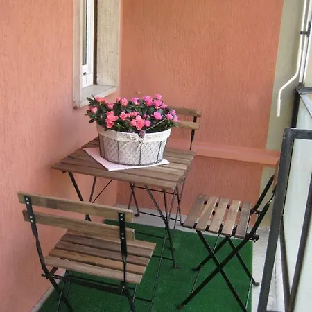 Apartment Urania House *